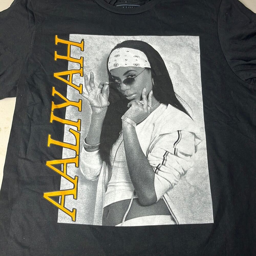 Aaliyah Shirt Graphic Tee Black Medium
